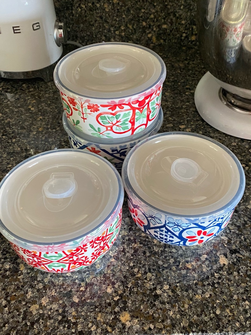 20oz bowls with lids (4)